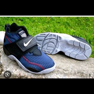 Nike Air Diamond Turf Baseball Pinstripe Deion Sanders Size 9 Excellent